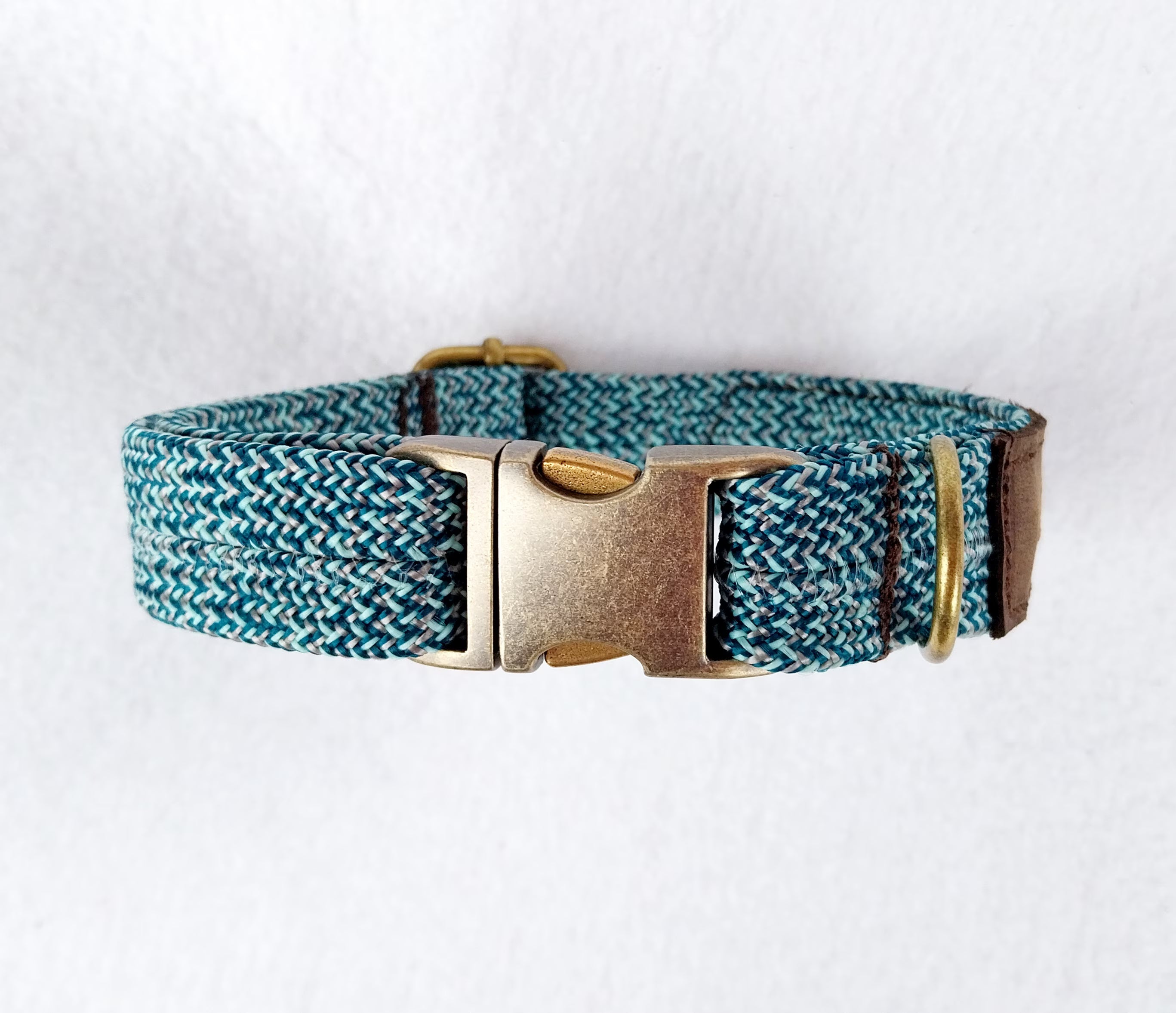 Tau Hundehalsband personalisiert, mit Echtleder, Altmessing